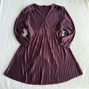 Black Tape_ Women's Elegant Purple Pleated Dress, V-Neck, Long Sleeve, 1X